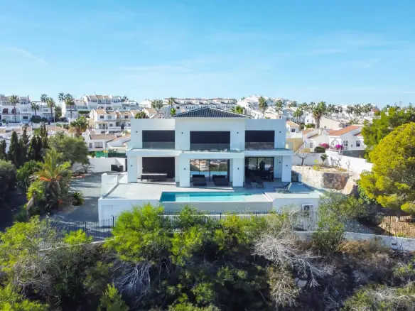 6-bedroom Villa In Ciudad Quesada, Spain (497 M²)