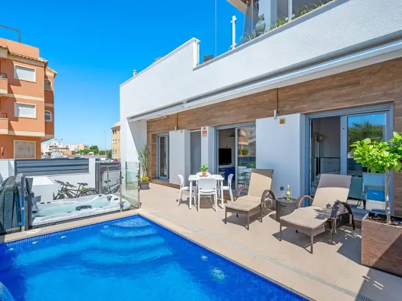 3-bedroom House In Formentera Del Segura, Spain (122 M²)