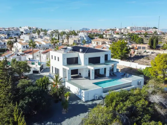 6-bedroom Villa In Ciudad Quesada, Spain (497 M²)