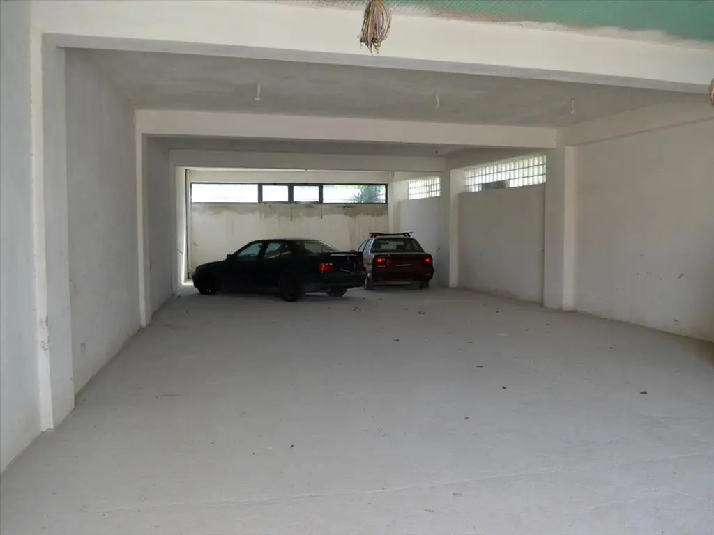 Building Of 420 M² In Athens