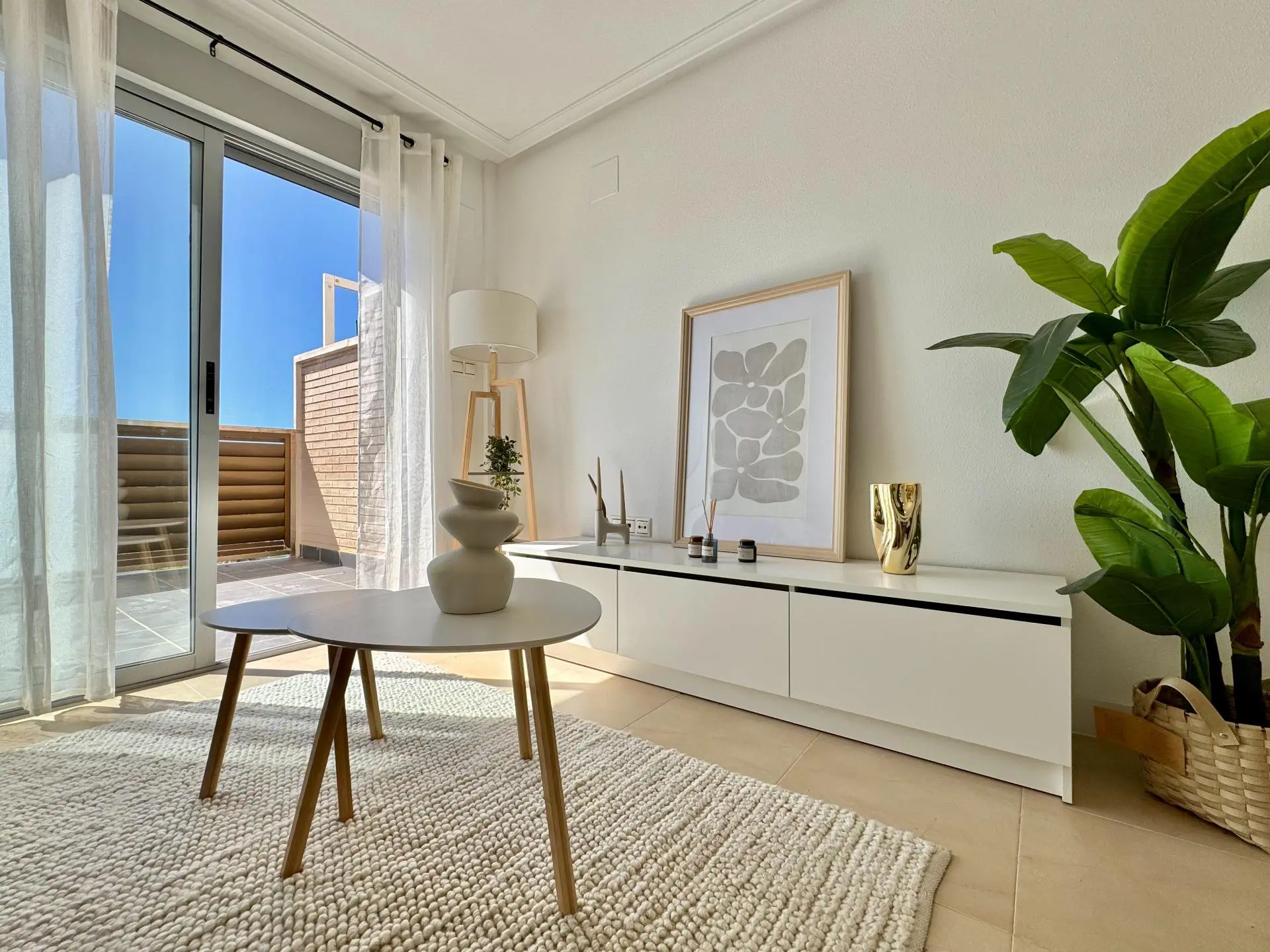 Apartment Of 98 M² With Features In Torrevieja, Spain