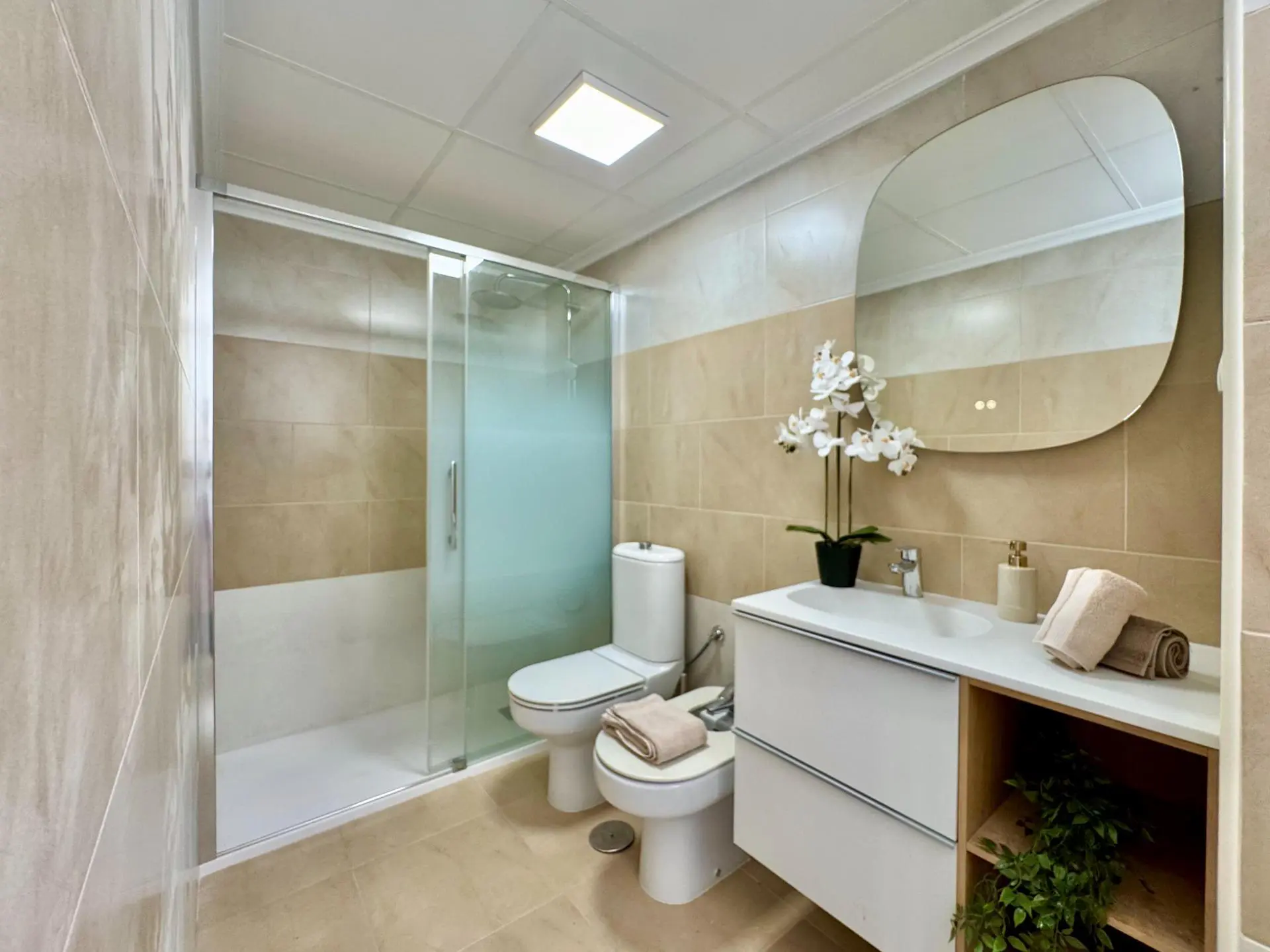 Apartment Of 98 M² With Features In Torrevieja, Spain
