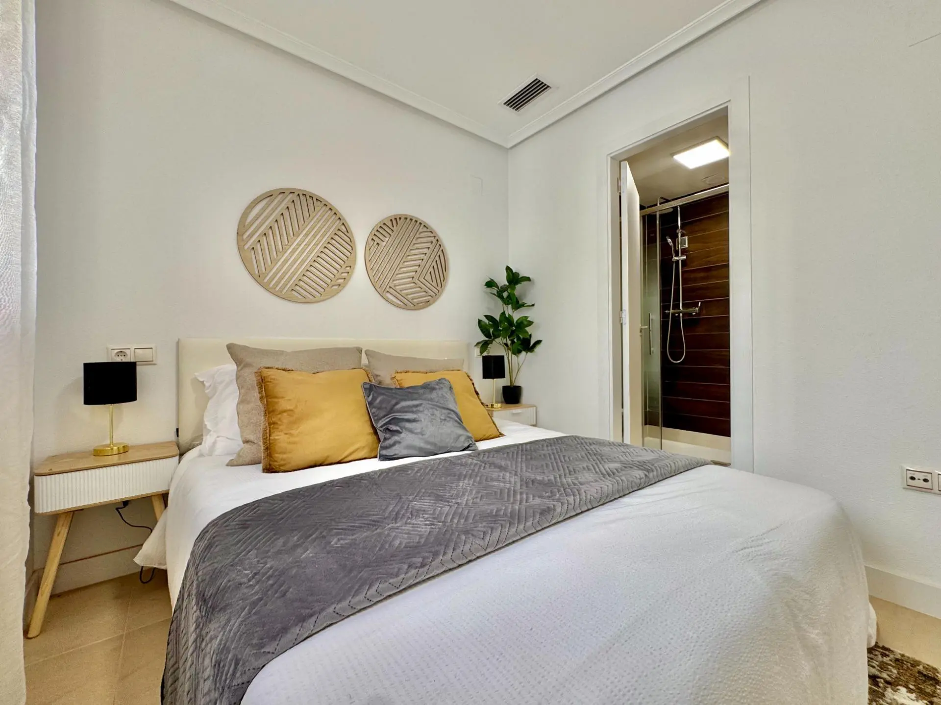 Apartment Of 98 M² With Features In Torrevieja, Spain