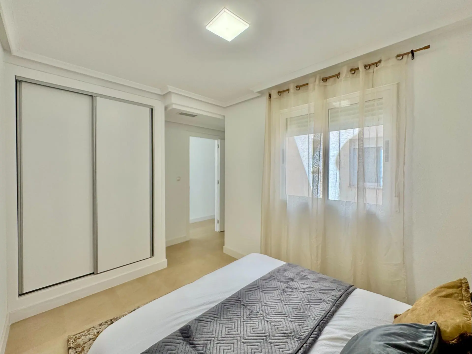 Apartment Of 98 M² With Features In Torrevieja, Spain