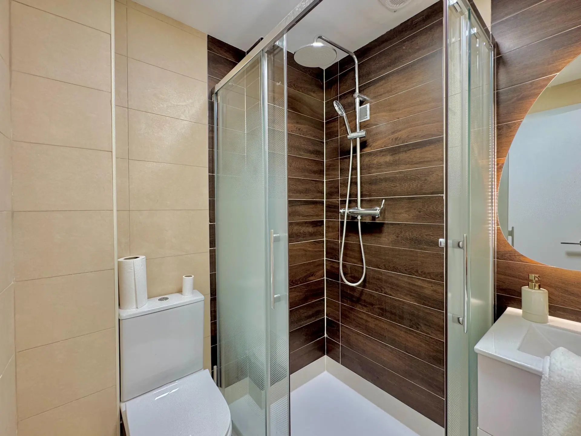 Apartment Of 98 M² With Features In Torrevieja, Spain