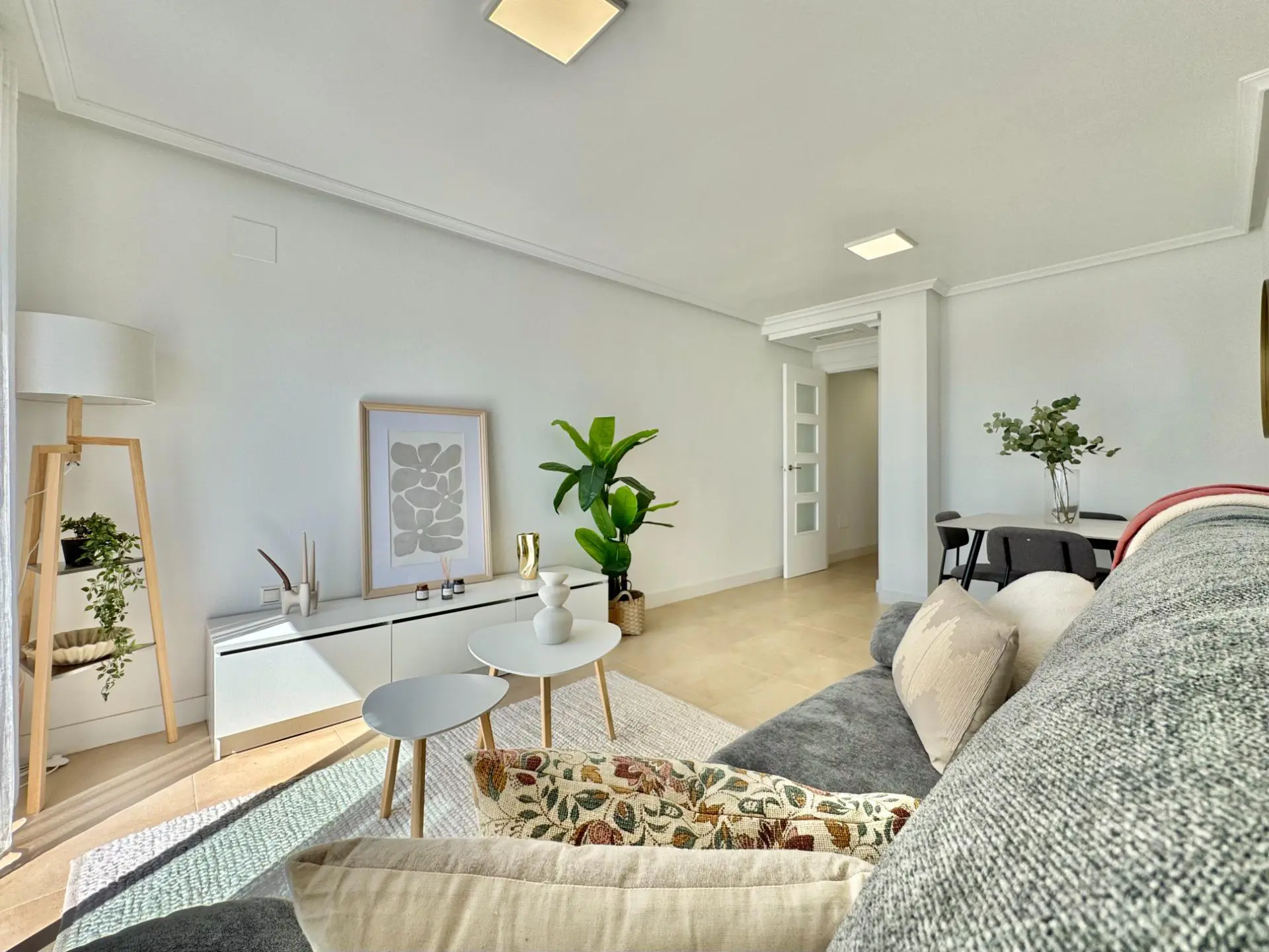 Apartment Of 98 M² With Features In Torrevieja, Spain