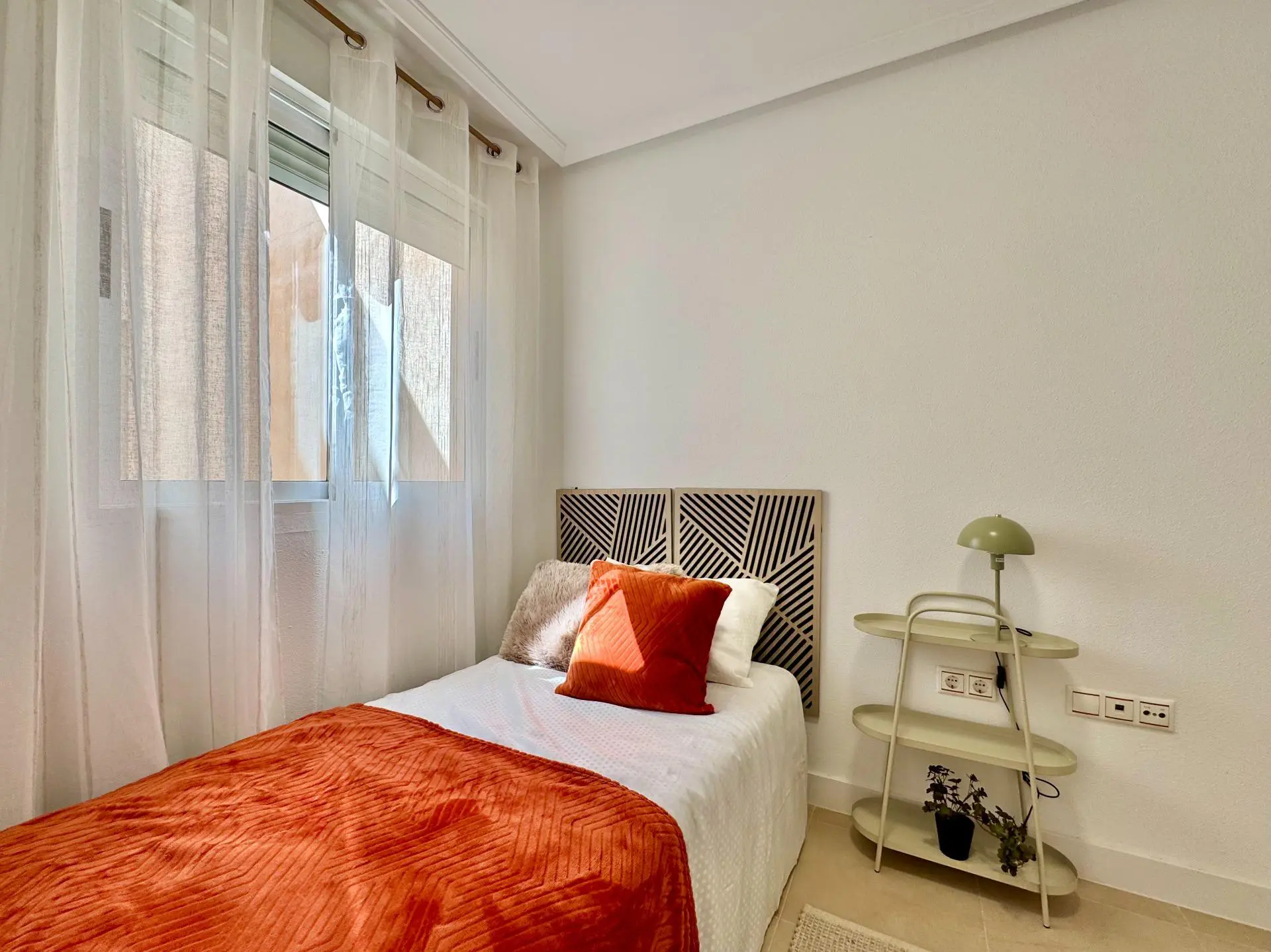 Apartment Of 98 M² With Features In Torrevieja, Spain