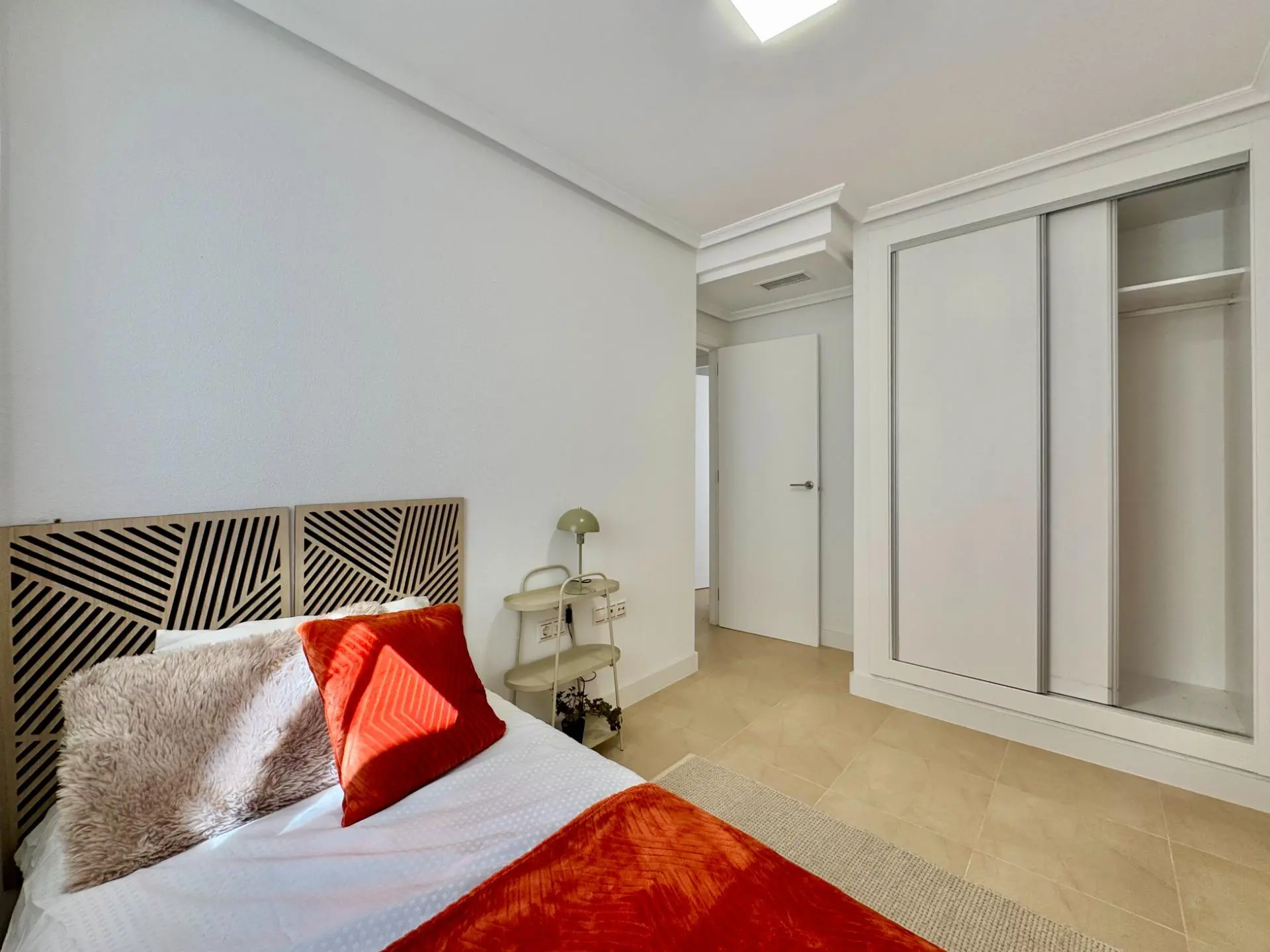 Apartment Of 98 M² With Features In Torrevieja, Spain