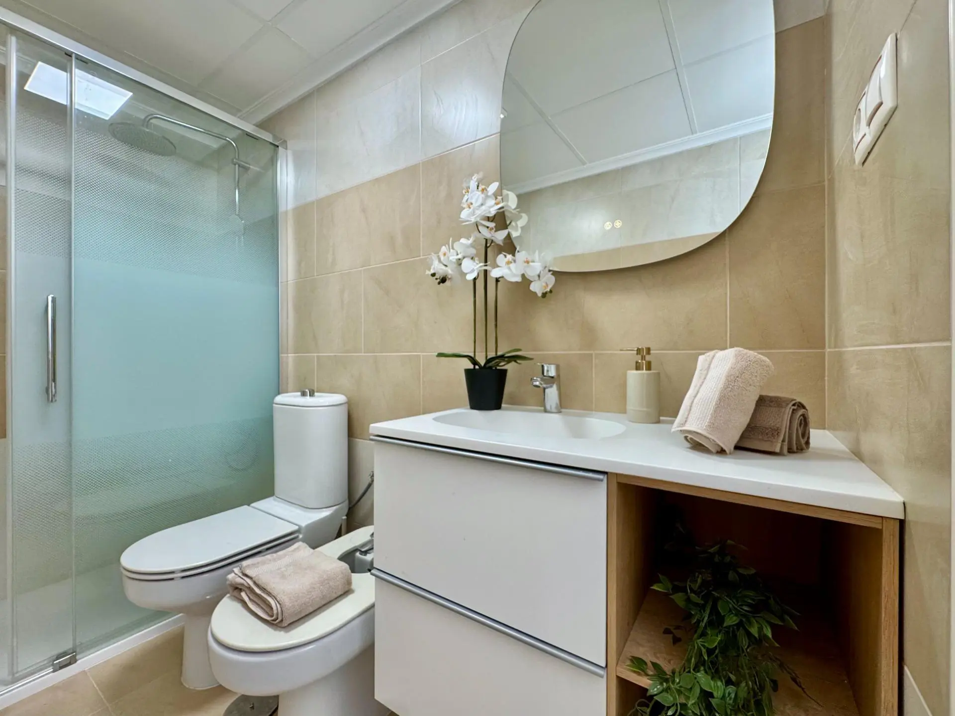 Apartment Of 98 M² With Features In Torrevieja, Spain