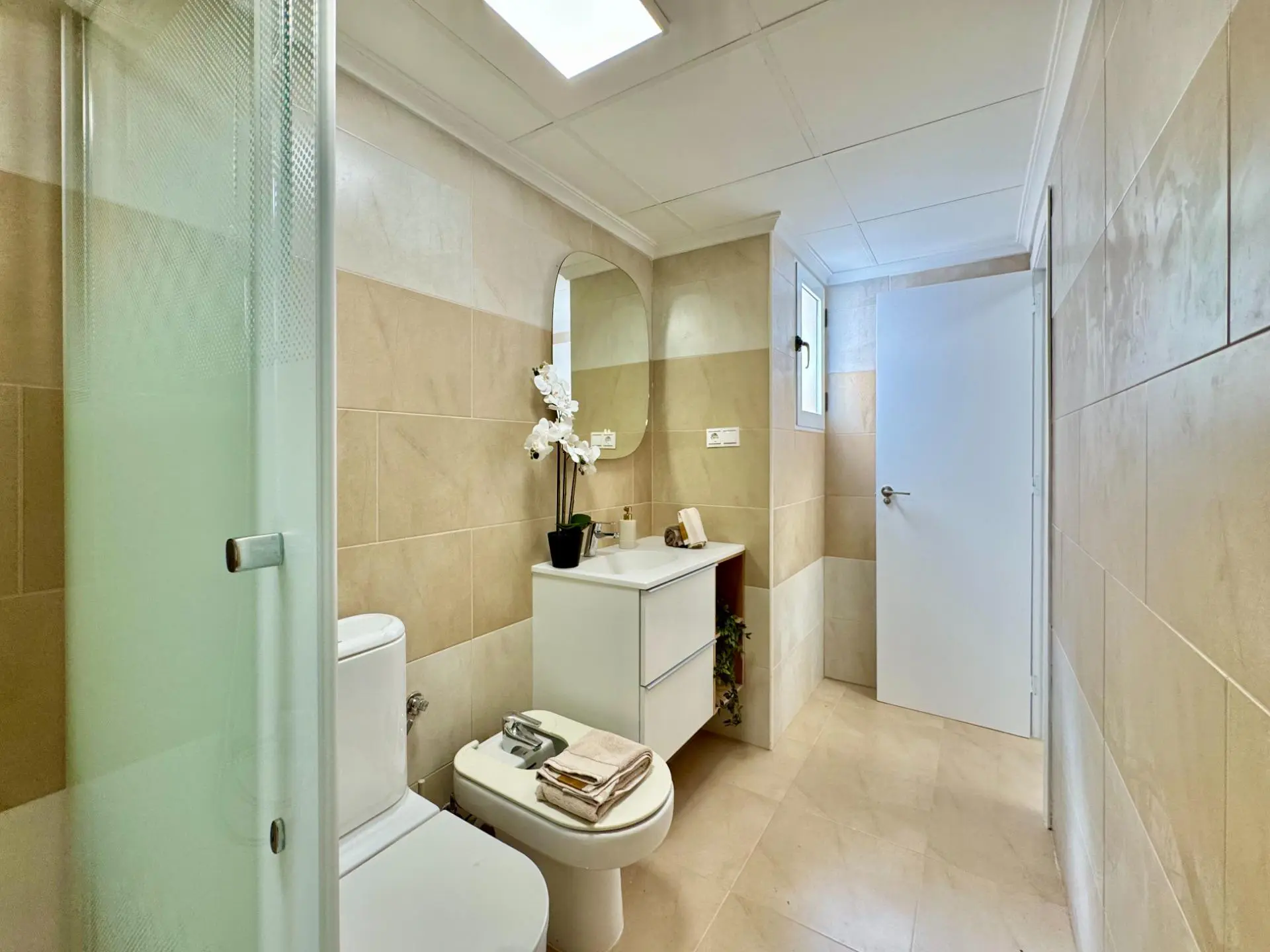 Apartment Of 98 M² With Features In Torrevieja, Spain
