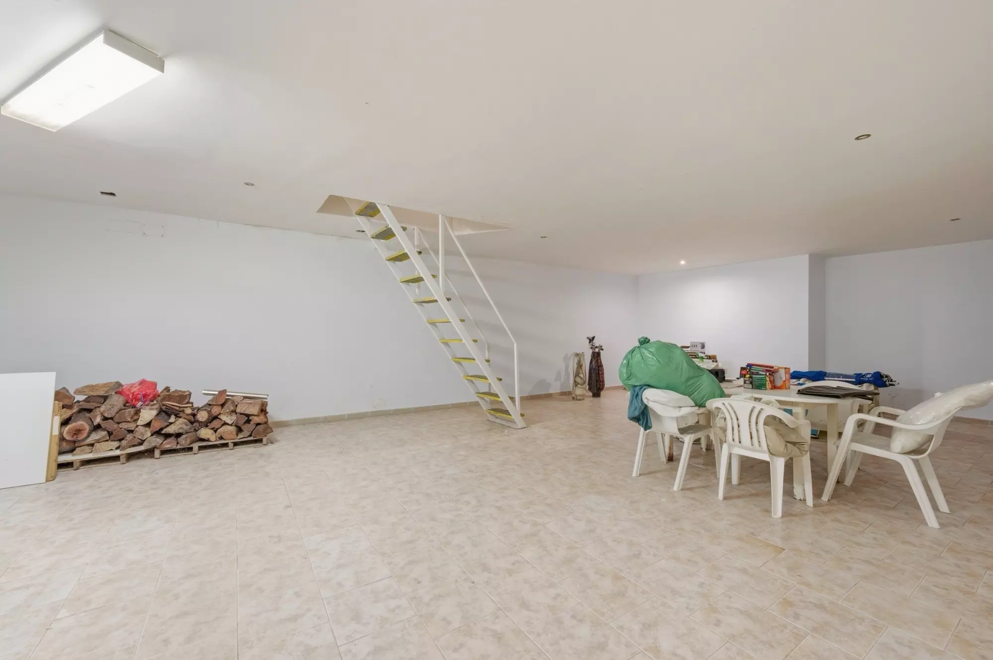 Beachside Elevated Ground Floor 3 Bedrooms Apartment With Touristic Licence In Elviria.