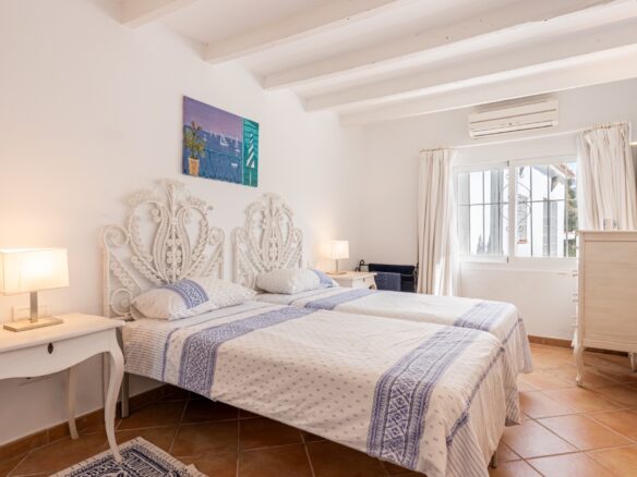 Cottage Style 4 Bedrooms Villa In Puerto Del Almendro.