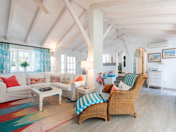 Cottage Style 4 Bedrooms Villa In Puerto Del Almendro.