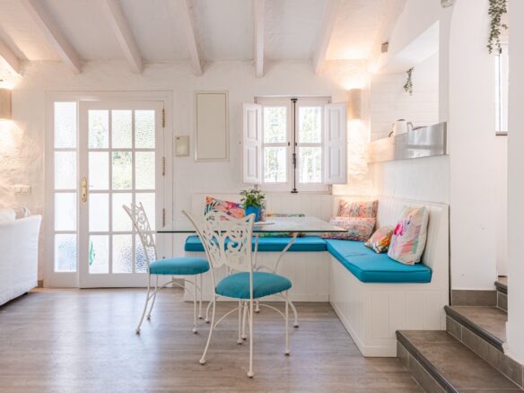 Cottage Style 4 Bedrooms Villa In Puerto Del Almendro.