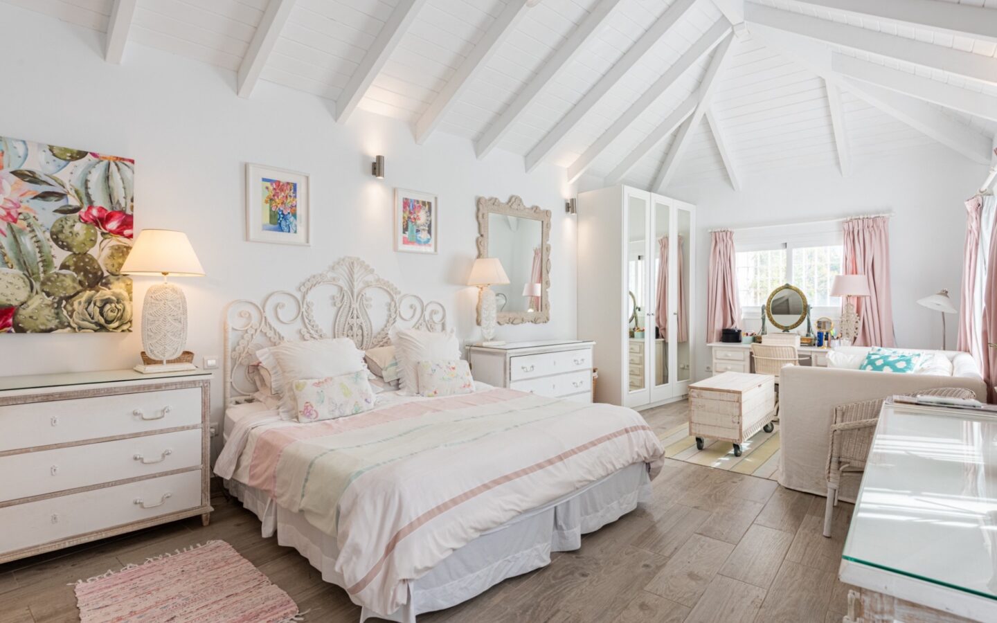 Cottage Style 4 Bedrooms Villa In Puerto Del Almendro.