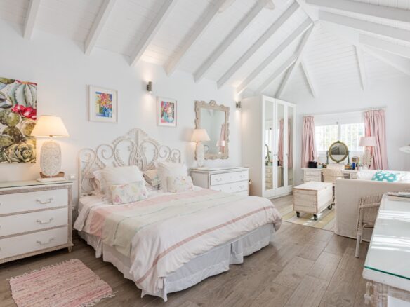 Cottage Style 4 Bedrooms Villa In Puerto Del Almendro.