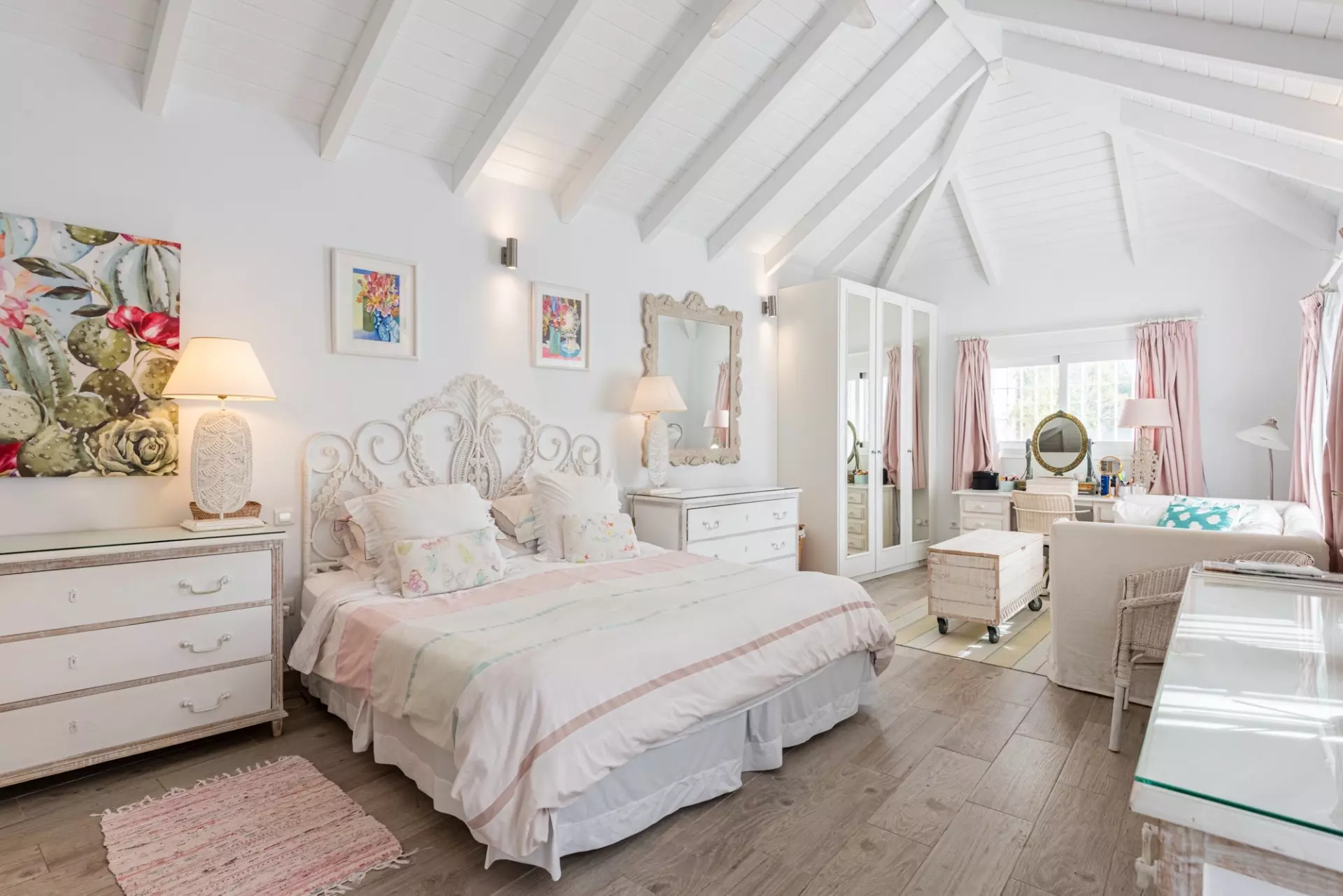 Cottage Style 4 Bedrooms Villa In Puerto Del Almendro.