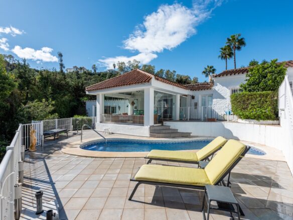 Cottage Style 4 Bedrooms Villa In Puerto Del Almendro.
