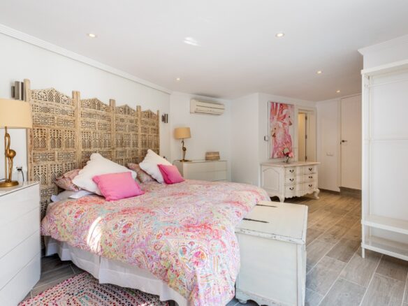 Cottage Style 4 Bedrooms Villa In Puerto Del Almendro.