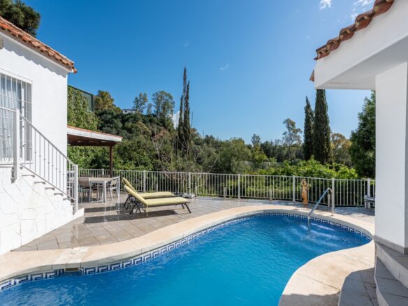 Cottage Style 4 Bedrooms Villa In Puerto Del Almendro.