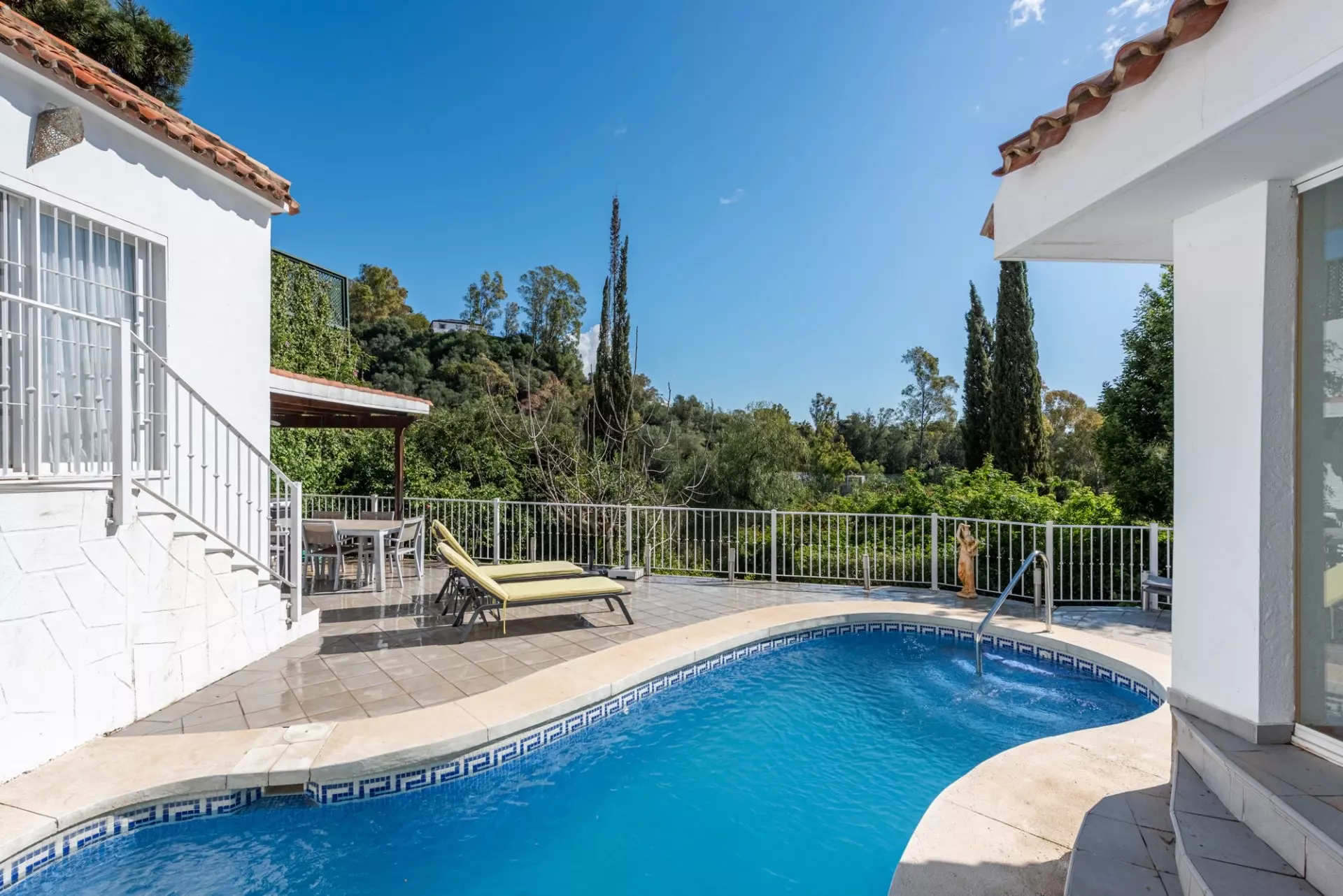 Cottage Style 4 Bedrooms Villa In Puerto Del Almendro.