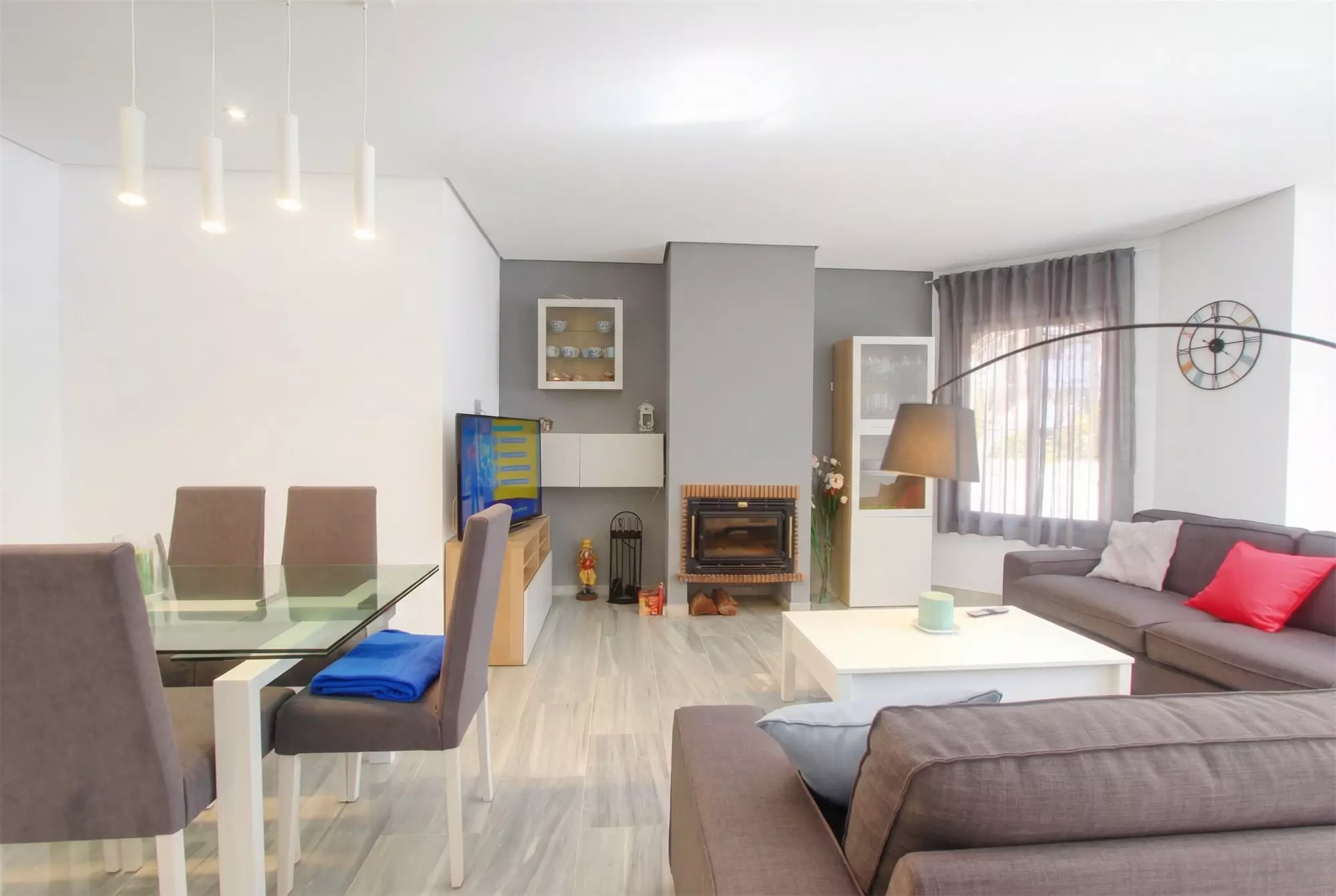 Beachside Elevated Ground Floor 3 Bedrooms Apartment With Touristic Licence In Elviria.