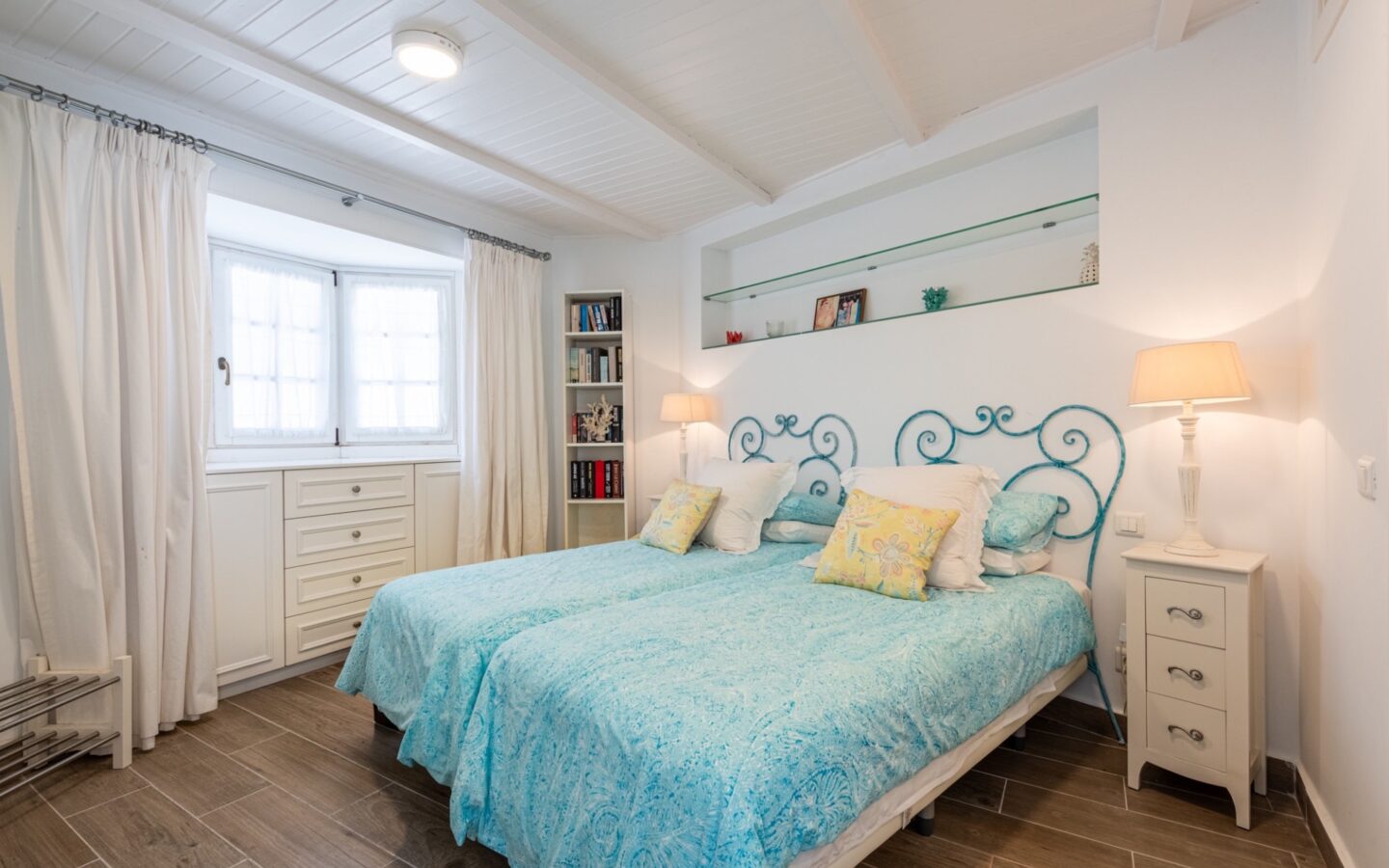 Cottage Style 4 Bedrooms Villa In Puerto Del Almendro.