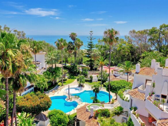 Beachside Elevated Ground Floor 3 Bedrooms Apartment With Touristic Licence In Elviria.