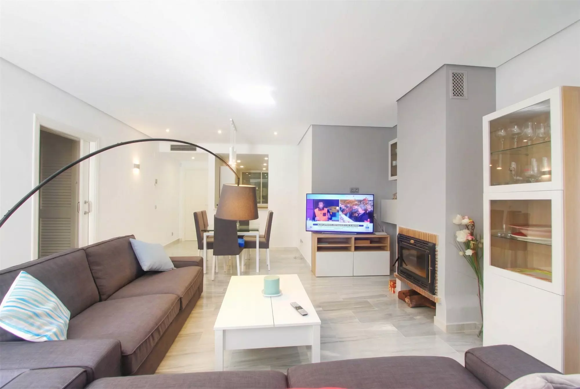 Beachside Elevated Ground Floor 3 Bedrooms Apartment With Touristic Licence In Elviria.