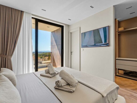 Villa Of 300 M² With Pool In Zadar