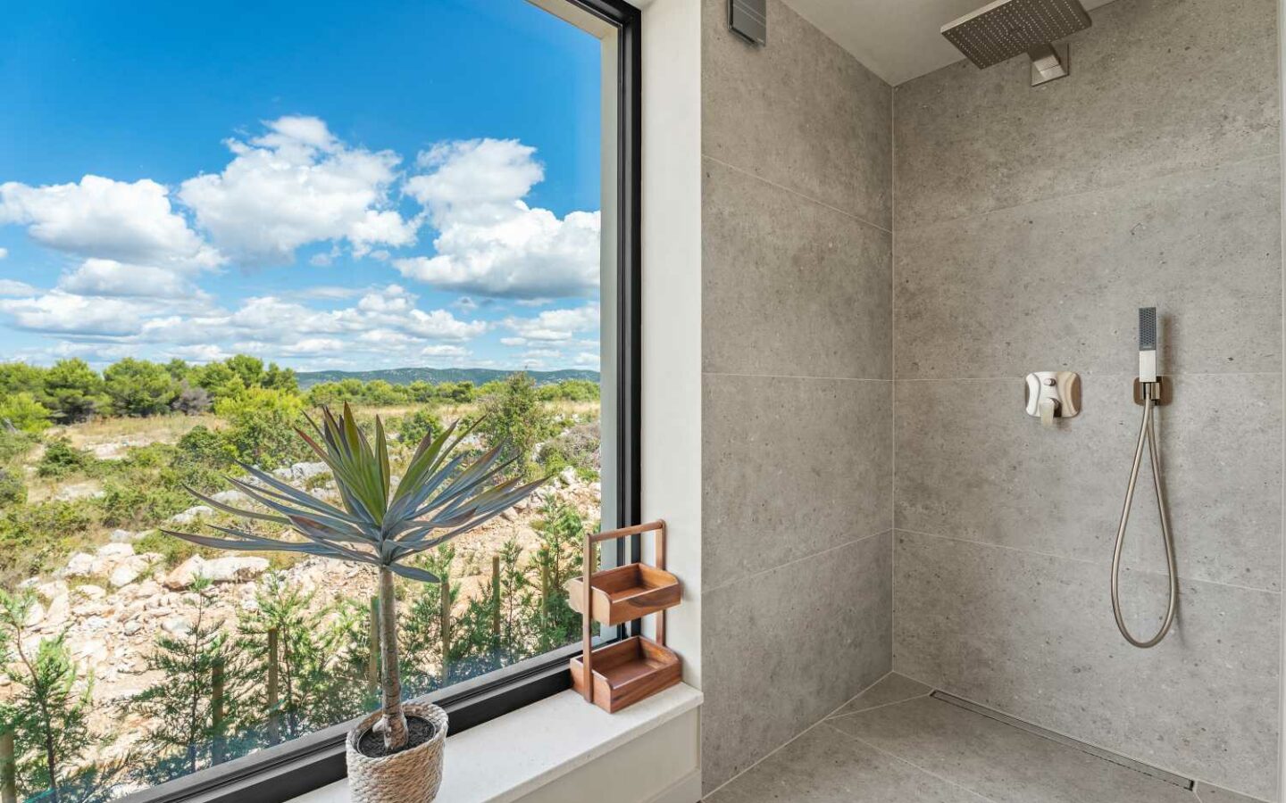 Villa Of 300 M² With Pool In Zadar