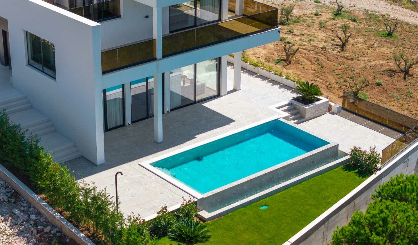 Villa Of 300 M² With Pool In Zadar