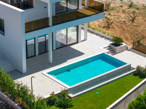 Villa Of 300 M² With Pool In Zadar