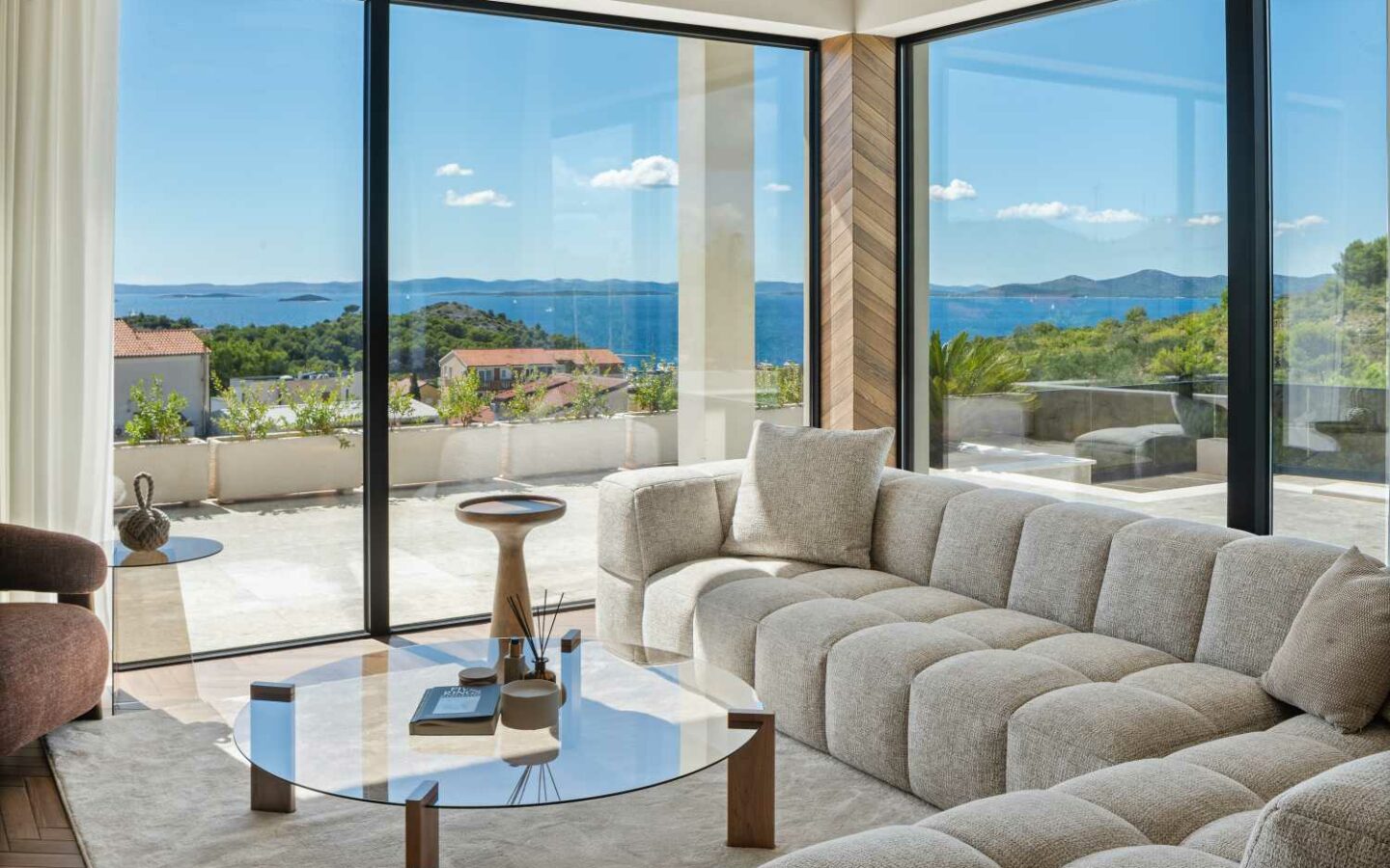 Villa Of 300 M² With Pool In Zadar