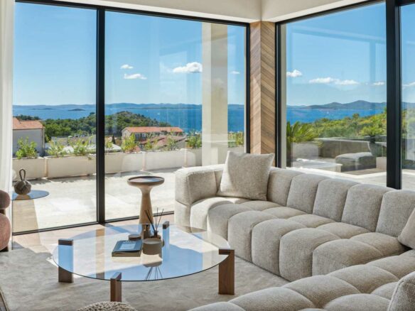 Villa Of 300 M² With Pool In Zadar