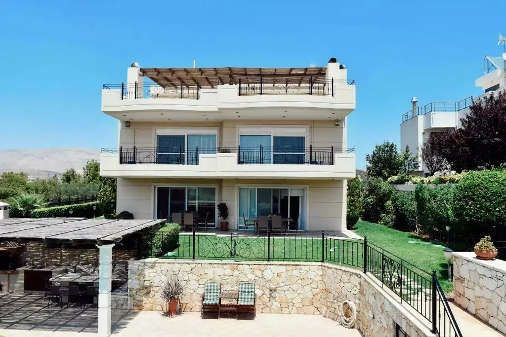 Villa Of 680 M² In Attica