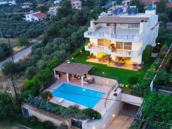 Villa Of 680 M² In Attica