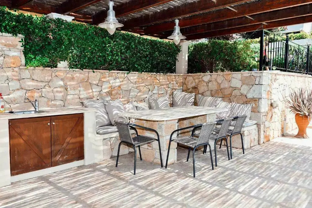 Villa Of 680 M² In Attica