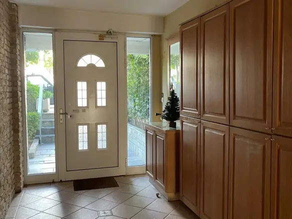 3-bedroom Flat In Alimos, Greece (101 M²)