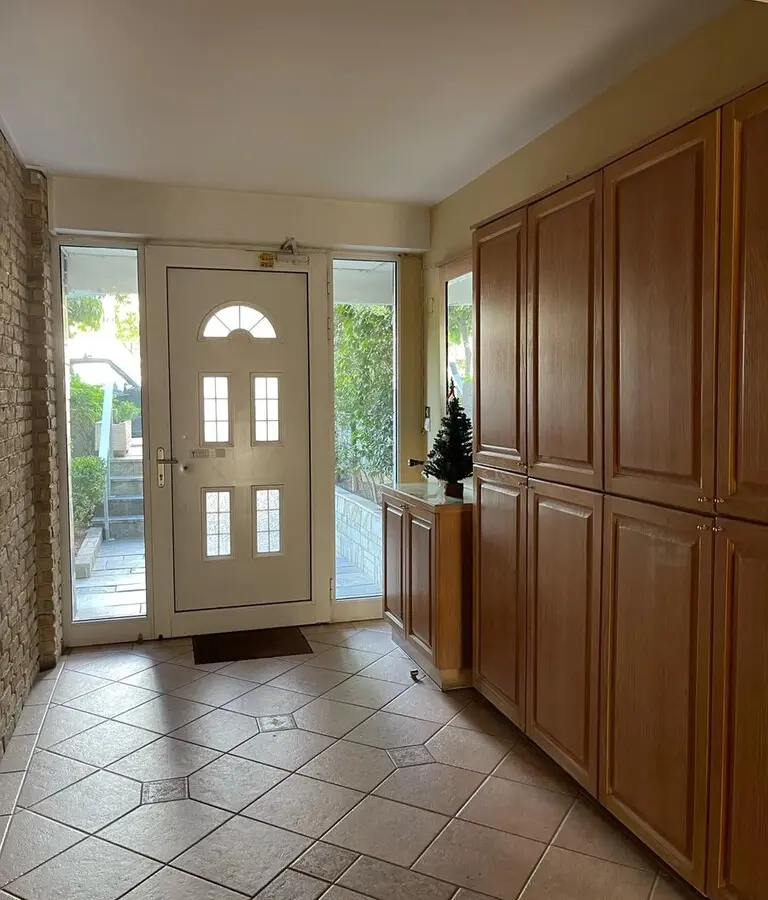 3-bedroom Flat In Alimos, Greece (101 M²)