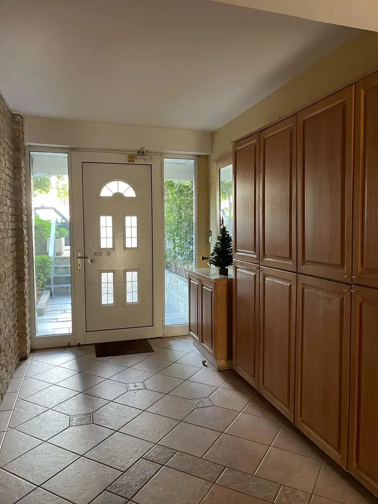 3-bedroom Flat In Alimos, Greece (101 M²)