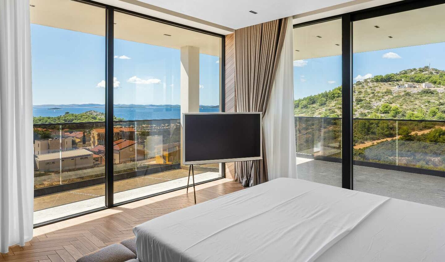 Villa Of 300 M² With Pool In Zadar