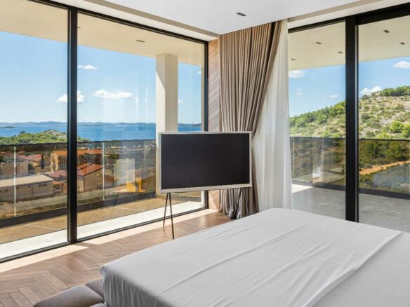 Villa Of 300 M² With Pool In Zadar