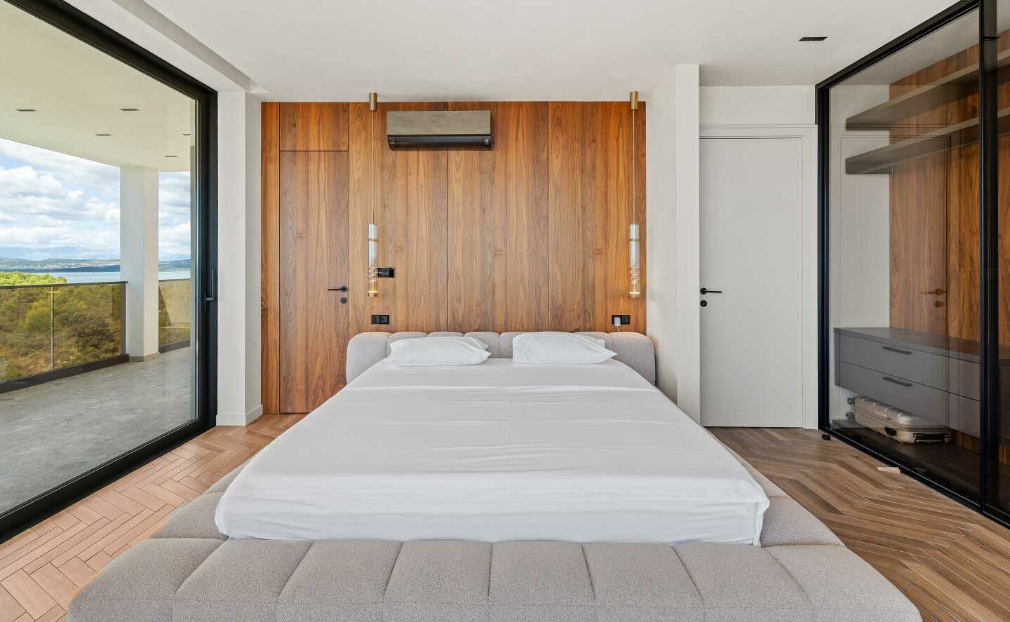 Villa Of 300 M² With Pool In Zadar