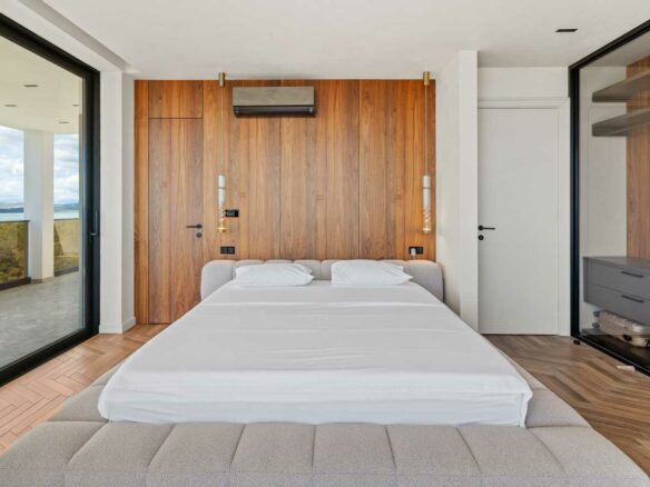 Villa Of 300 M² With Pool In Zadar