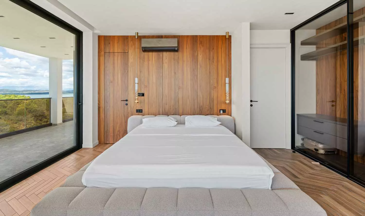 Villa Of 300 M² With Pool In Zadar