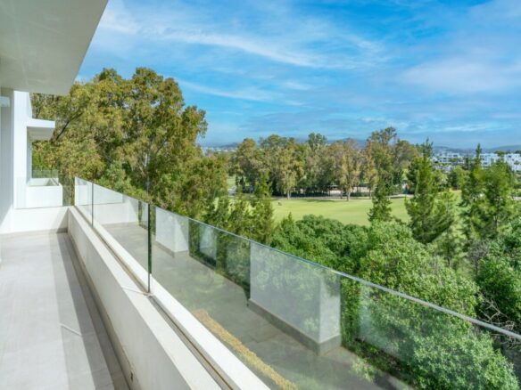 Front Line Golf 3 Bedrooms Modern Penthouse In Cataleya.