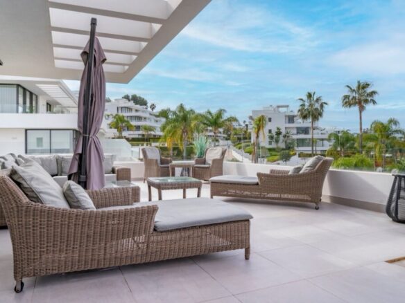 Front Line Golf 3 Bedrooms Modern Penthouse In Cataleya.