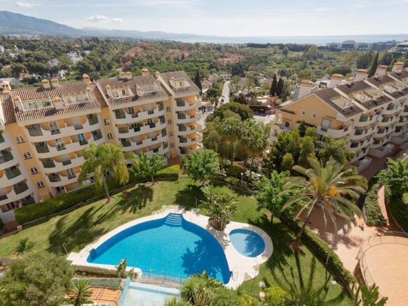 Bright Duplex Penthouse With Sea & Mountain View