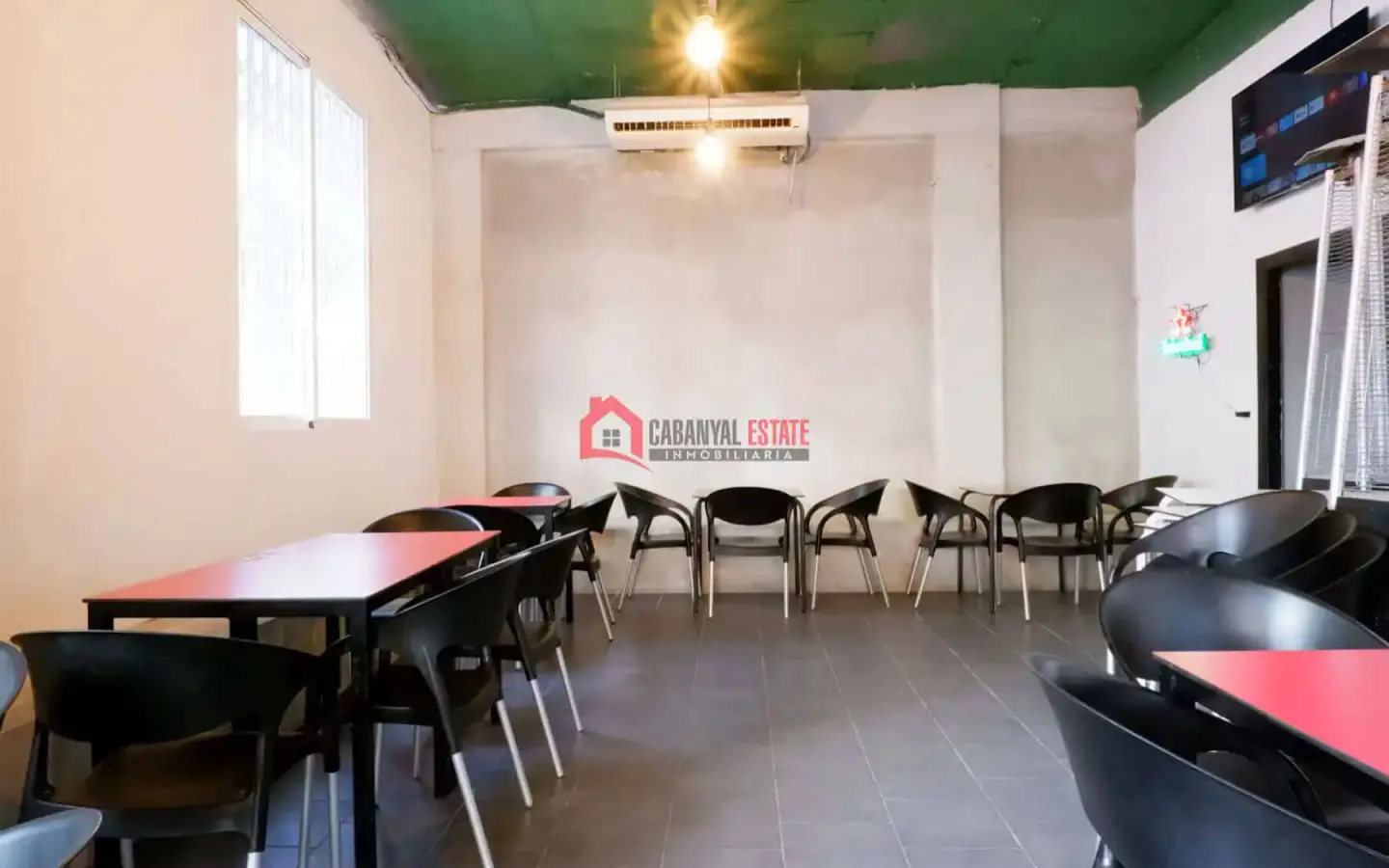Commercial Premises Of 117 M² In Valencia, Spain